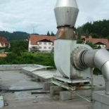 Střešní ventilátor v papírně před odhlučněním